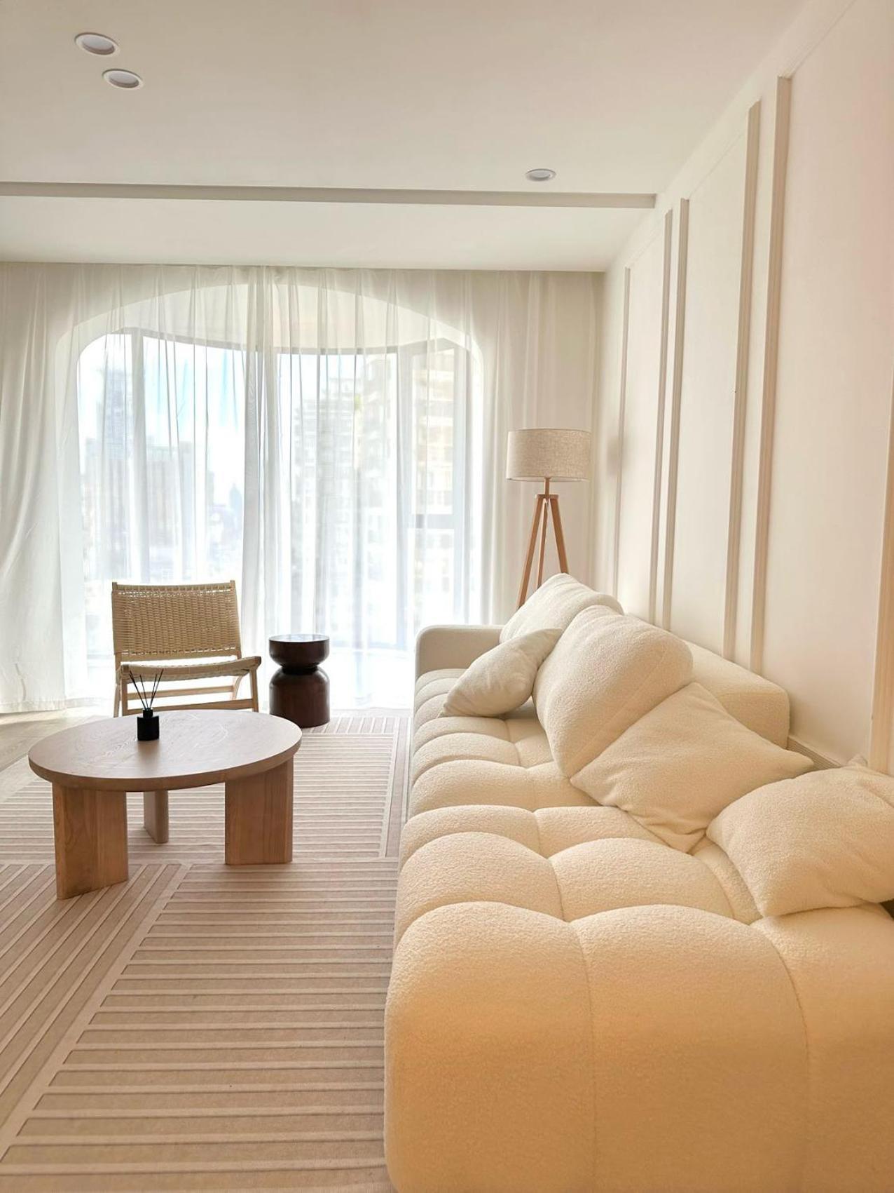 Moon Apartment *