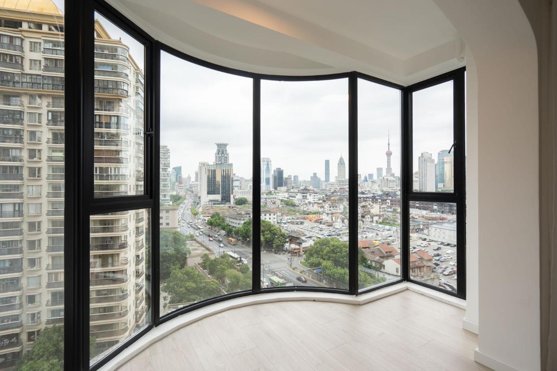 Moon Apartment *
